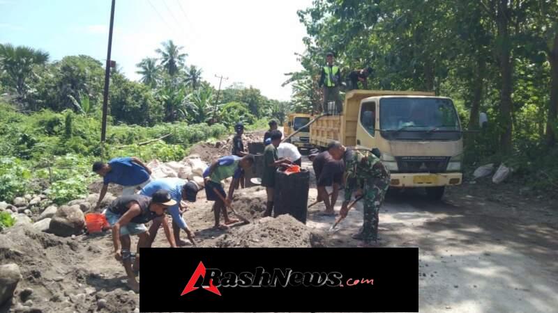 Karya Bakti Babinsa Bersama Pemuda Perkuat Kebersamaan di Alor