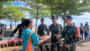 Hadir Berikan Pembelajaran, Satgas Pamtas Yonarhanud 2 Kostrad Ajar PBB, Bersihkan Pantai, Dan Bagikan Buku
