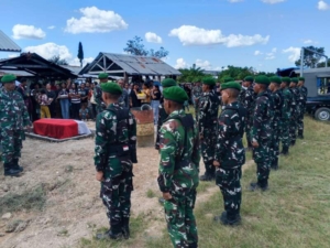Tangis dan Hormat Terakhir: TNI Lepas Kepergian Purnawirawan di Nunumeu