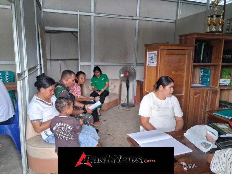 Babinsa Turun Langsung Cek Kondisi Kesehatan Warga di Huntara Desa Konga