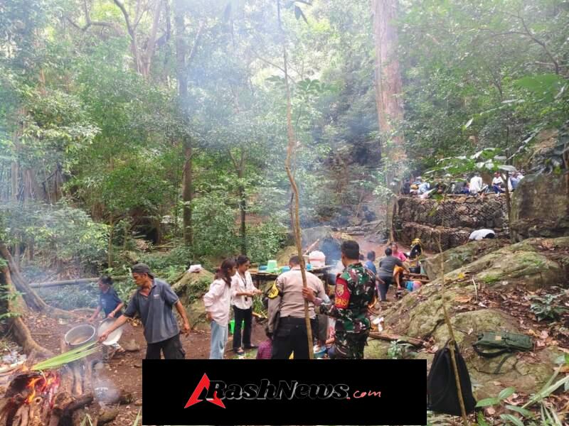 TNI-Polri Bersama Masyarakat Hadiri Ritual Adat di Mata Air Terjun Blepanawa