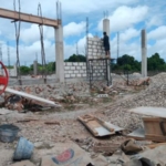 Babinsa Dampingi Pekerjaan Pembongkaran Mal Tiang Pedestal KDKMP