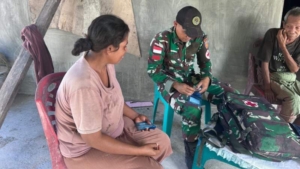 Satgas Yonarmed 12 Kostrad Jemput Bola, Pelayanan Kesehatan Keliling Sentuh Warga Dusun Motamasin