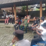 Babinsa Bungbungan Beri Pengawalan, Ratusan Warga Antusias Ikuti Jalan Santai HUT Ke 56 Sekaa Teruna Teruni Dutha Darma