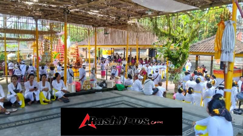 Sakral dan Penuh Makna, Danramil Dampingi Penganyar di Pura Samuantiga