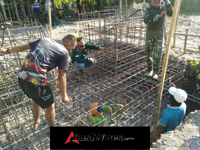 Medan Berat Tak Surutkan Semangat! Prajurit TNI dan Warga Gontar Kerja Siang Malam Bangun Jembatan