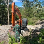 Satgas TMMD dan Warga Bersinergi, Alat Berat Percepat Pembangunan Jalan