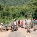 Sinergi TNI dan Rakyat di Manggarai Barat, Perbaikan Jalan Provinsi di Tanjakan Wate Berjalan Penuh Semangat Gotong Royong