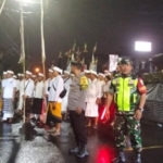 Pengawalan Ketat Warnai Prosesi Melasti Sesuhunan Pura Samuantiga di Gianyar