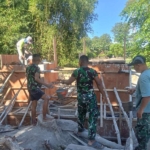 TNI dan Warga Gontar Kompak Bangun Jembatan Garuda