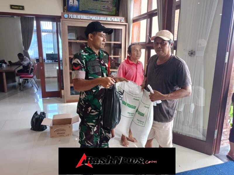 193 KPM di Desa Dawan Kelod Terima Bantuan Pangan Beras Bulog, Koptu Nyoman Suartawan Pastikan Tepart Sasaran Melalui pengawalan