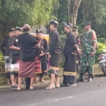 Upacara Ngagah Digelar, Begini Potret Kekompakan Babinsa Semarapura Kangin Bersama Pecalang
