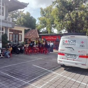 Pengamanan Humanis Babinsa Warnai Kegiatan Donor Darah dan Layanan Kesehatan Gratis di Singaraja