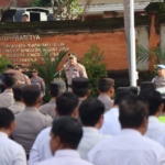 Pimpin Apel Jam Pimpinan, Wakapolres Karangasem Tekankan Bijak Bermedsos dan Pelayanan Humanis