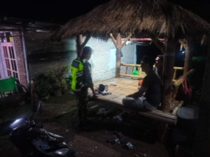 Wujud Kepedulian Terhadap Keamanan Warga, Koramil 1607-07/Lunyuk Rutin Patroli Malam