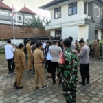 Sinergi Jaga Kerukunan, Babinsa Semarapura Tengah Hadiri Penyerahan Hewan Kurban