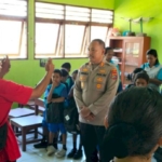 Kapolres Sikka Hadir di Pelosok Wukur, Bawa Bantuan Pendidikan dan Semangat Baru untuk Anak-Anak Negeri