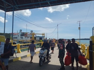 Aktivitas Pelabuhan Feri Pantai Baru Berjalan Tertib dan Lancar