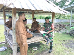 Babinsa Lepadi Aktif Dampingi Rapat Desa, Dorong Kelancaran Program 2026