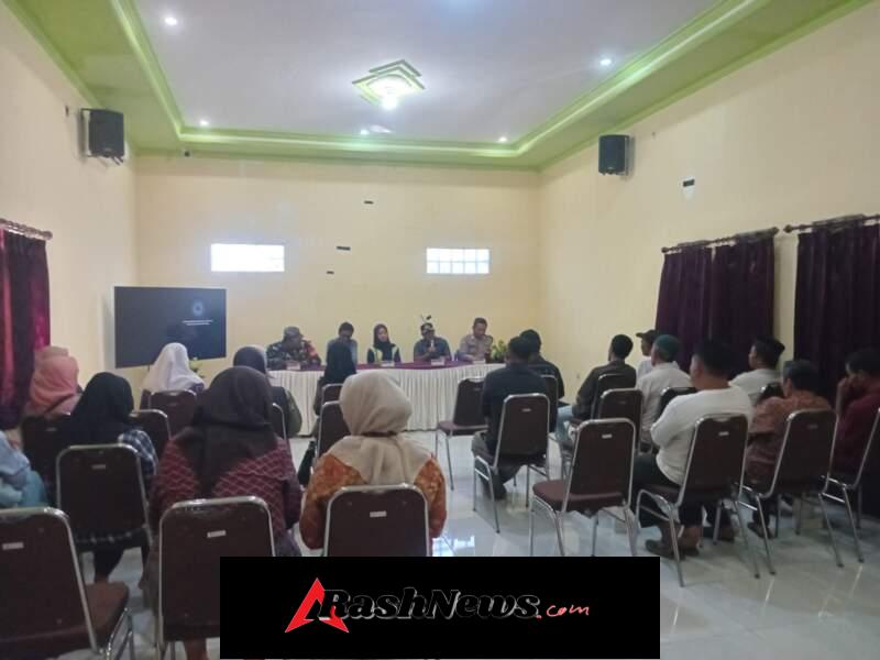 Babinsa dan Aparat Hadiri RAT Koperasi Merah Putih di Seteluk Tengah