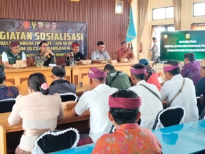 Warga Antusias mendengarkan sosialisasi Kamtibmas dalam rangka TMMD ke – 128 Kodim 1623/Karangasem