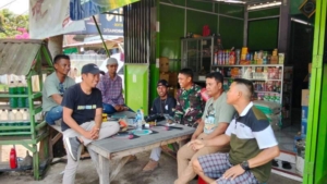 Babinsa Desa Adu Gencar Monitoring Wilayah dan Ajak Warga Perkuat Kamtibmas