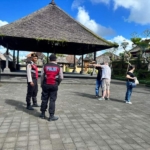 Antisipasi Gangguan Kamtibmas dan Jamin Kenyamanan Wisatawan, Personel Sat Samapta Polres Bangli Laksanakan Patroli Rutin di Objek Wisata