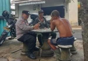 Guna Menjaga dan Menciptakan Situasi Kamtibmas Aman dan Kondusif, Bhabin Singakerta Secara Rutin Laksanakan Giat Sambang Warga Binaan