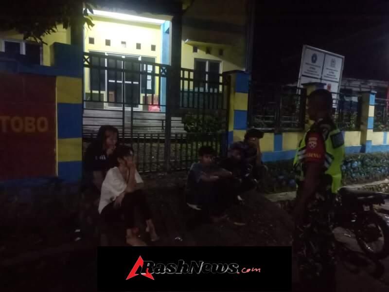 Babinsa Koramil 1608-02/Bolo Intensifkan Ronda Malam, Perkuat Keamanan Wilayah