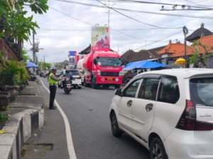 Polsek Abiansemal Maksimalkan Gatur Lalin Sore Hari, Antisipasi Kepadatan Arus Kendaraan