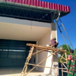 Babinsa Dasan Anyar Pastikan Pekerjaan KDKMP Berjalan Sesuai Rencana