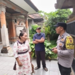 Bhabinkamtibmas Sambangi Warga Banjar Tegeh Sari, Sampaikan Pesan Kamtibmas dan Edukasi Pengelolaan Sampah