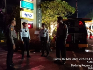 Personel Unit Wisata Sat Pam Obvit Polresta Denpasar Laksanakan Patroli di Kawasan Beachwalk Mall
