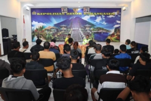 Gelar Pembinaan, Kapolres Karangasem Kumpulkan 16 Pemuda Pelaku Balap Liar dan Orang Tuanya