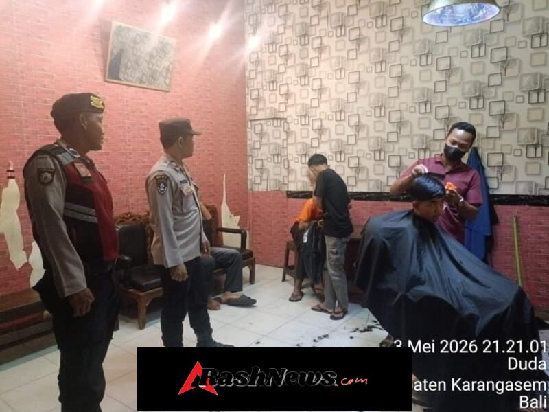 Polsek Selat Laksanakan Blue Light Patrol untuk Tingkatkan Keamanan Wilayah