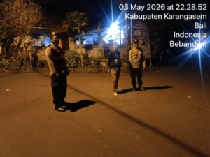 Jaga Kondusivitas Malam Hari, Polsek Bebandem Gelar Blue Light Patrol di Pemukiman Padat Penduduk