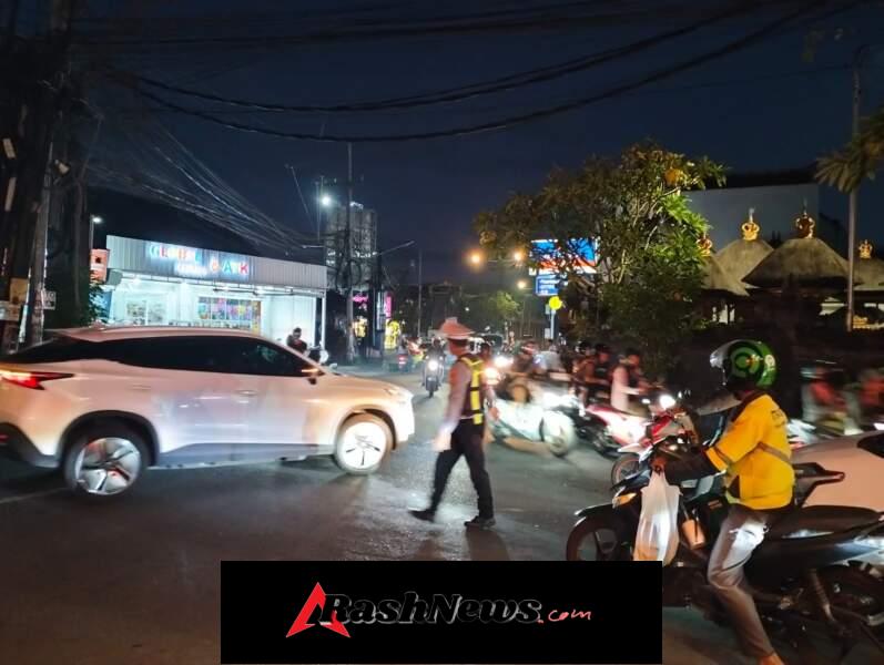Polsek Mengwi Laksanakan Strong Point di Jalur Pererenan, Arus Lalu Lintas Lancar Terkendali