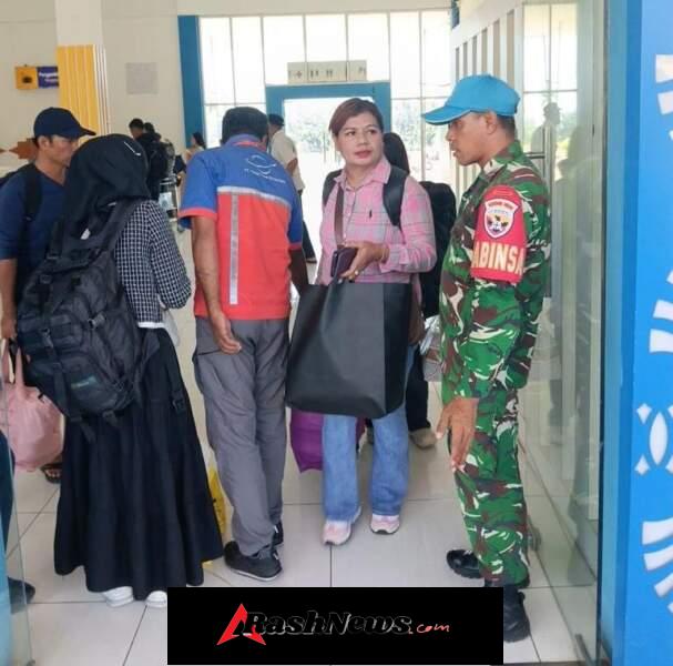 Monitoring Penerbangan, Babinsa Jaga Ketertiban di Bandara Gewayantana