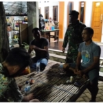 Patroli Malam Babinsa Poto Tano, Warga Diimbau Jaga Keamanan Lingkungan