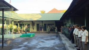 Momentum Upacara Senin, Dandim Tabanan Perkuat Jiwa Korsa dan Profesionalisme Prajurit