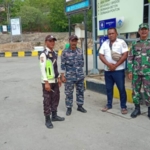 TNI Hadir di Pelabuhan Poto Tano, Jamin Keamanan dan Kelancaran Penyeberangan