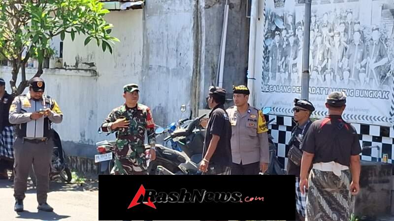 Bhabinkamtibmas Bersama Unsur Terkait Amankan Prosesi Pengabenan di Sumerta Kelod