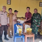 Pengawalan Ketat Koramil 1612-02/Reok, Bantuan Pangan Bulog Tersalur Lancar ke Warga