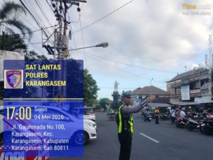 Laksanakan Pos Sore, Satlantas Polres Karangasem Laksanakan Pengaturan di Pasar Senggol Jalan Gajah Mada Amlapura