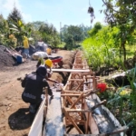 Hari ke tiga belas Pembangunan saluran Beton cyclop di Dusun Kubakal berjalan 80% dikerjakan satgas TMMD ke-128 Kodim 1623/Karangasem
