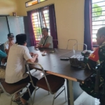 Babinsa Seteluk Tengah Dorong Kelancaran Program KDKMP Lewat Rapat Koordinasi