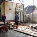 Gotong Royong Satgas dan Warga, Bak Air Masjid Segera Rampung