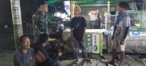 Babinsa Koramil 1614-06/Manggelewa Hadir di Tengah Warga, Bangun Kebersamaan Lewat Ronda Malam
