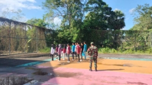 Babinsa Desa Tongo Latih PBB Peserta LOBB Sepulau Sumbawa di SMAN 1 Taliwang