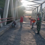 Sertu Nurdin, SH. Babinsa Koramil 1614-01/Dompu Kodim 1614/Dompu Kawal Tahapan Pembangunan Jalan di Desa Matua
